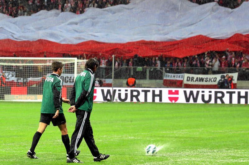 Stan murawy nie pozwolił na rozegranie meczu Polska - Anglia