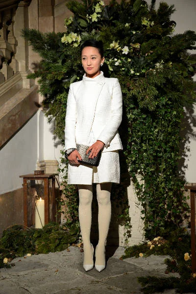 Zhou-Xun od stóp do głowy w Chanel. Przepiękne rajstopy z perełkami na pewno staną się obiektem pożądania