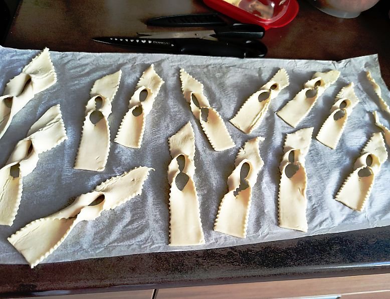 Przepis Na Faworki Z Ciasta Francuskiego W 15 Minut Tlusty Czwartek Natemat Pl