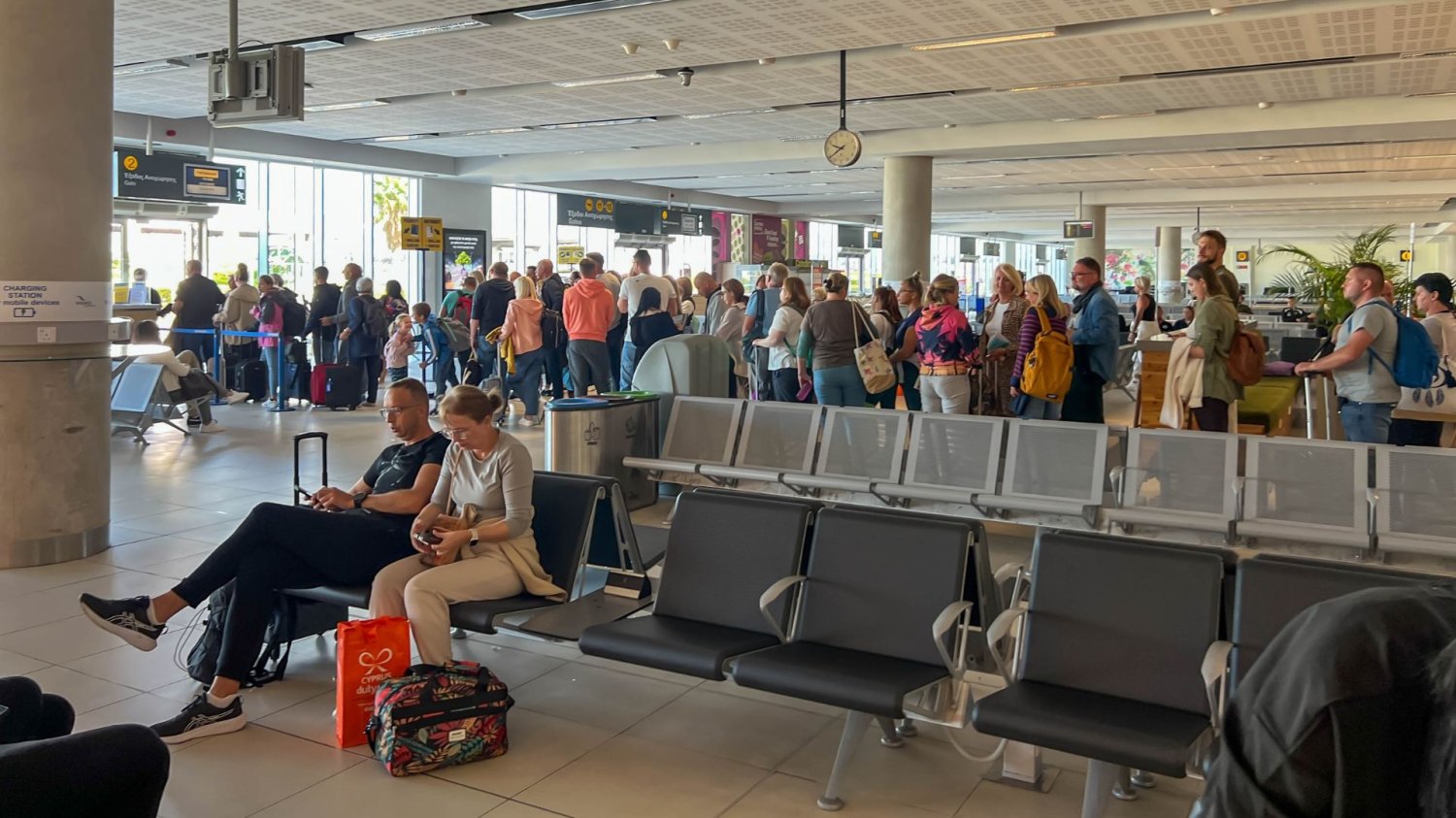 Lotnisko na Cyprze ewakuowane Lotnisko w Pafos ewakuowane, ale już wznowiło pracę