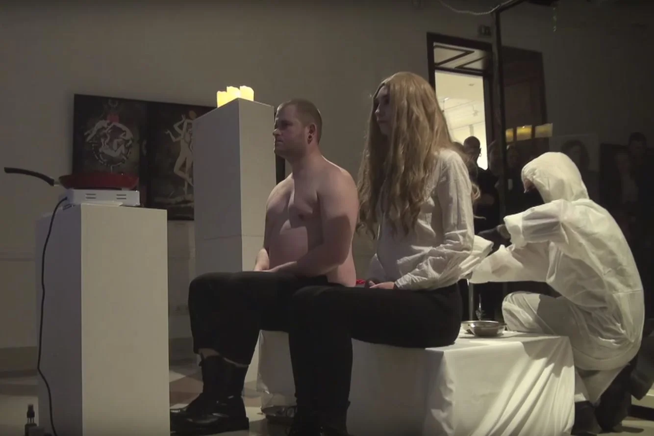 Kontrowersyjny performance był transmitowany na żywo w internecie