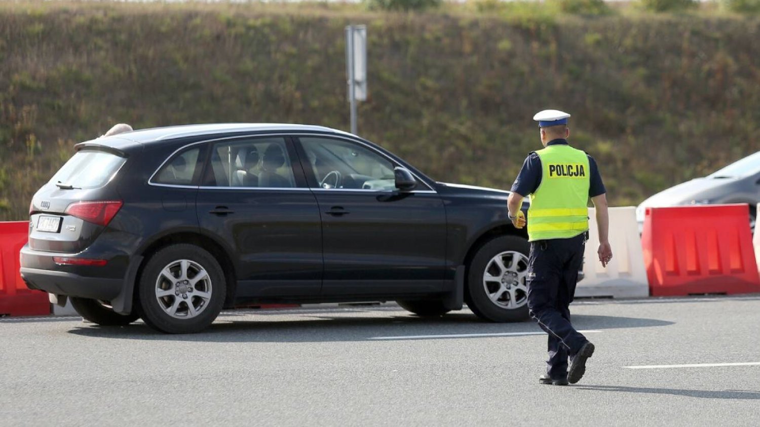 Poród na autostradzie. Dziecko odebrała babcia-położna