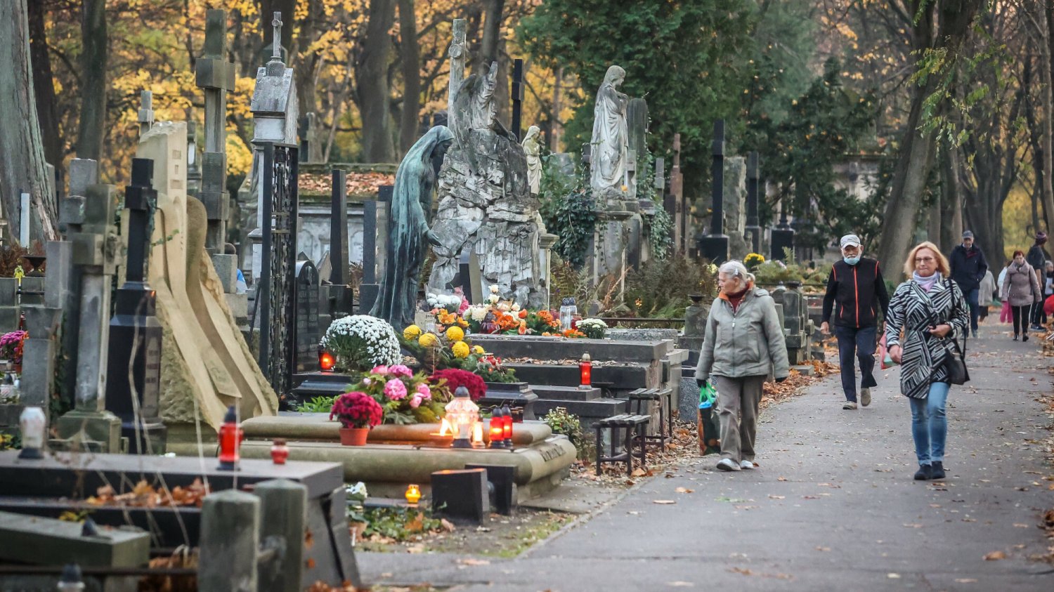 Czym różni się Wszystkich Świętych od Święta Zmarłych?