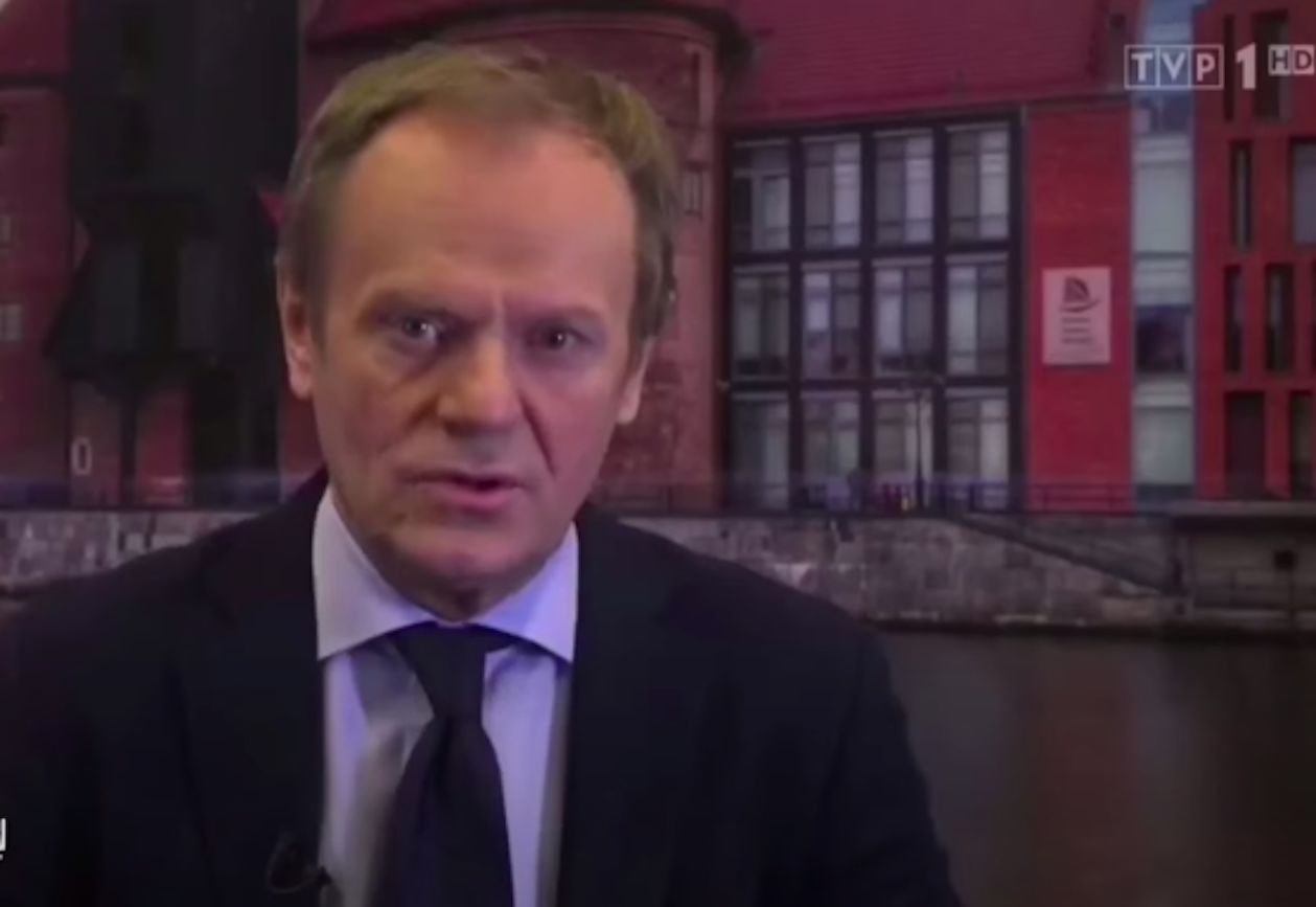 "Wiadomości" wskazują, ile razy Donald Tusk odmówił zaproszenia do studia TVP.