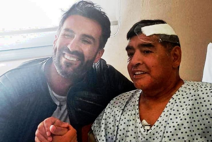 Policja przeszukała dom neurochirurga, doktora Leopolda Luque, który leczył Diego Maradonę. Co wiemy na temat tego lekarza? Dr Leopoldo Luque — lekarz Diego Maradony może mieć kłopoty. Policja przeszukała jego dom.