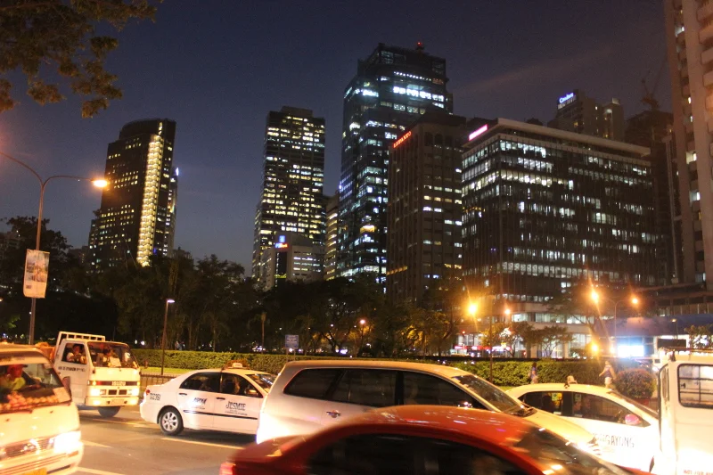 Makati - biurowa dzielnica Manili, gdzie bieganie wieczorem jest bardzo popularne.