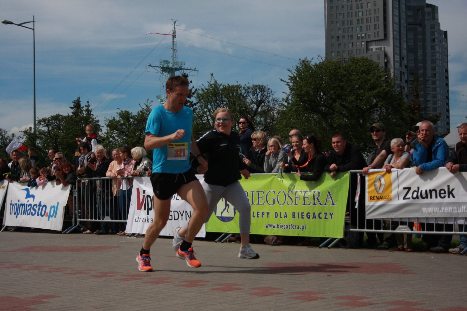 Im więcej życzliwości na trasie tym przyjemniej będzie się biegać nam wszystkim. Liczy się każdy dobry gest, który może sie okazać pomocny w walce ze słabościami!