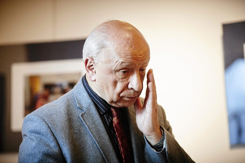 Prof. Chazan krytykuje swoich młodszych kolegów po fachu. Według niego mają służyć a nie zarabiać.