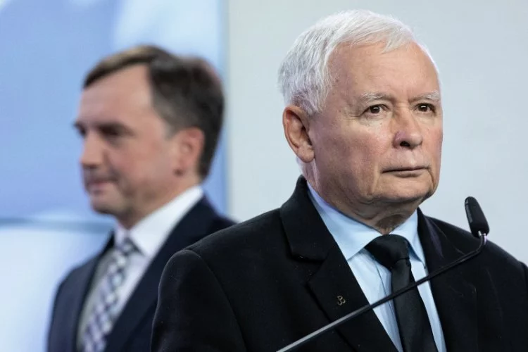 Jarosław Kaczyński zażądał od ziobrystów głosowania za Funduszem Odbudowy.