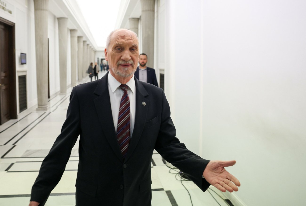 Wolta Antoniego Macierewicza. Poseł PiS poległ w walce o komisję smoleńską.