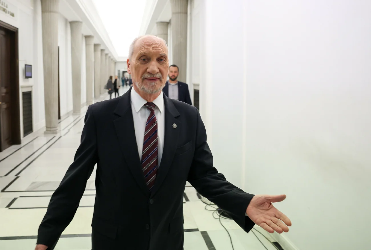 Wolta Antoniego Macierewicza. Poseł PiS poległ w walce o komisję smoleńską.