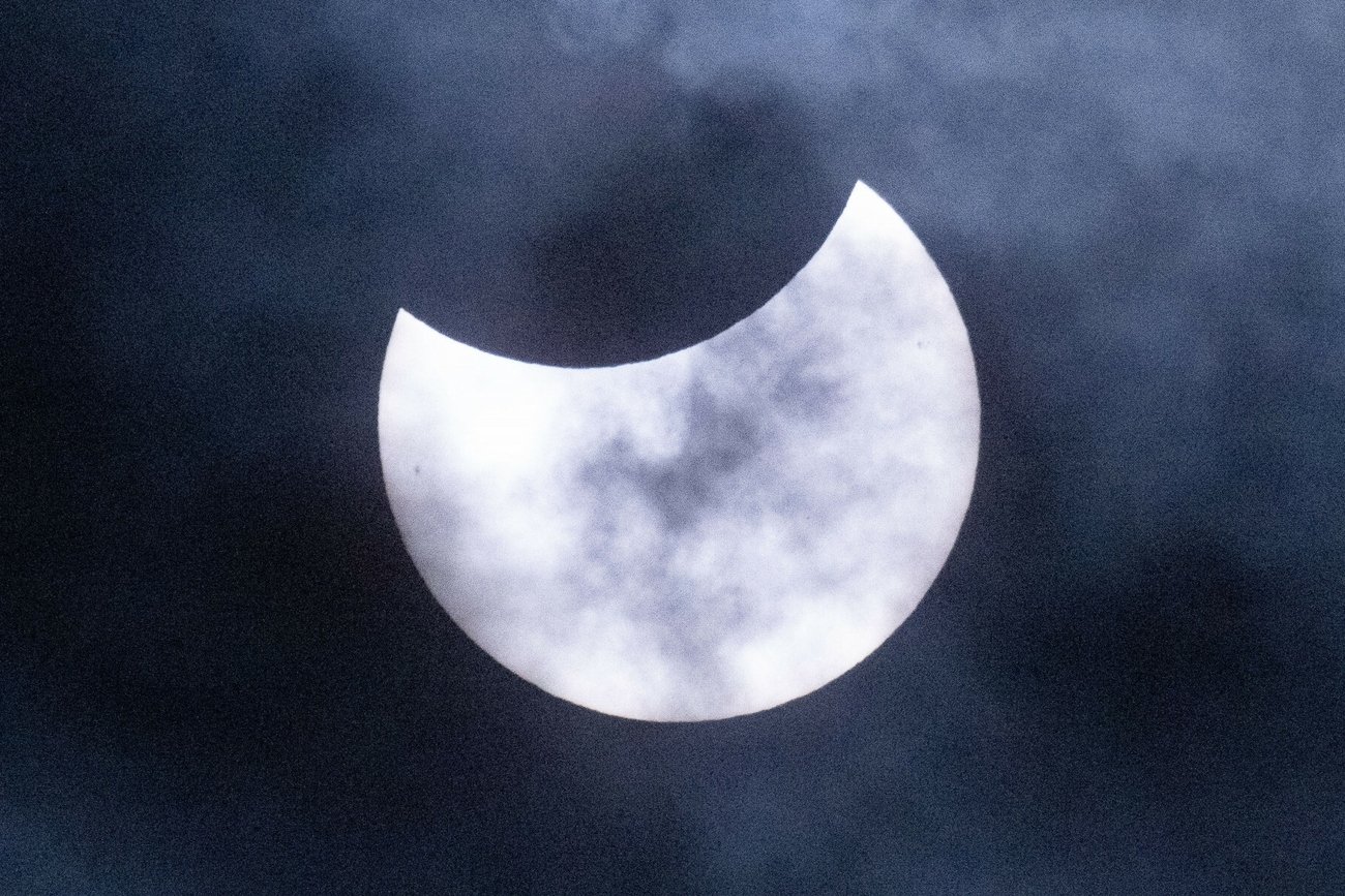 Reakcje na częściowe zaćmienie słońca w mediach społecznościowych