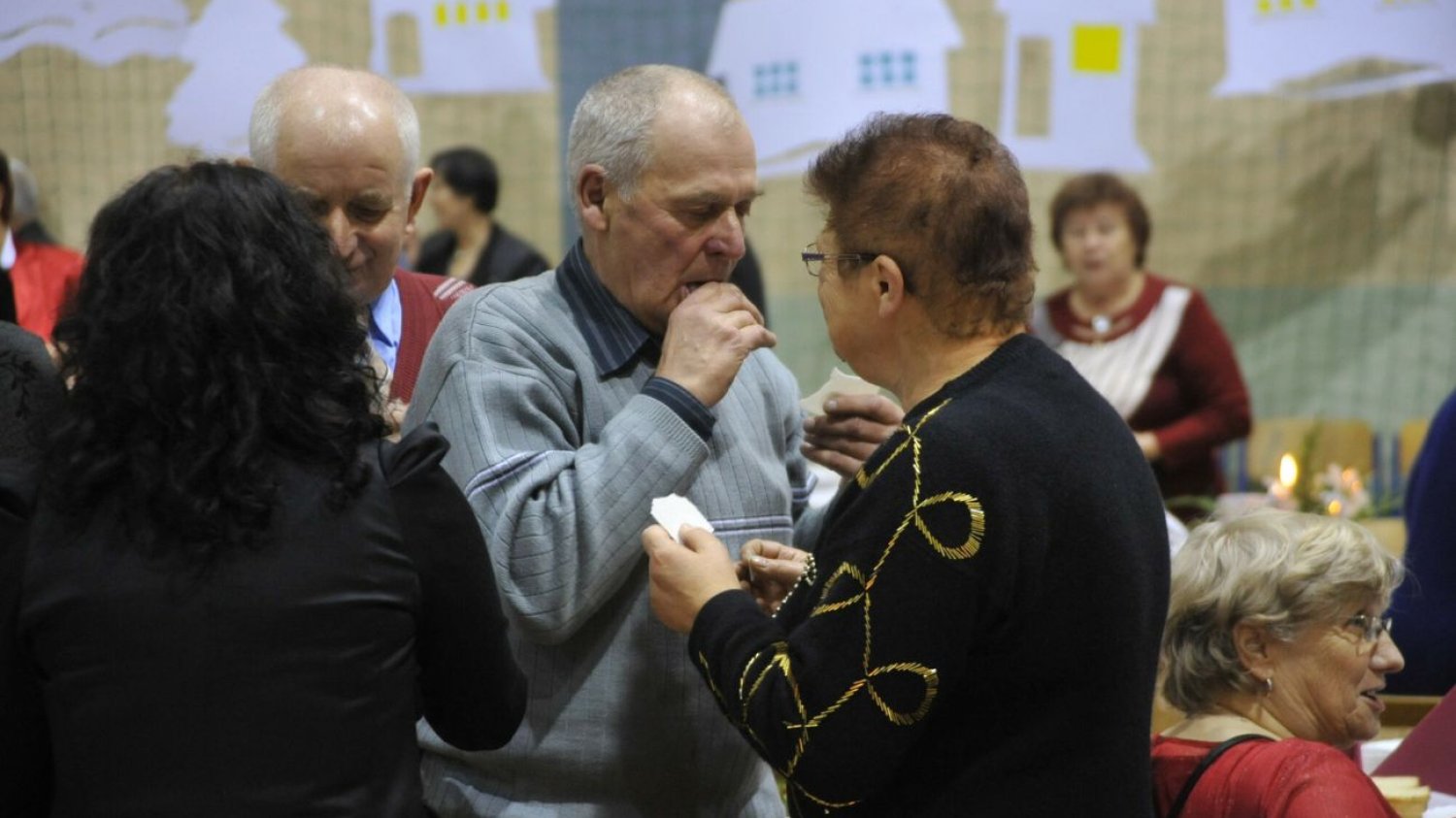 Święta na wyjeździe. Dla wielu seniorów to ucieczka od samotności Seniorzy chcą spędzać święta we własnym gronie. Wyjazdy są coraz popularniejsze
