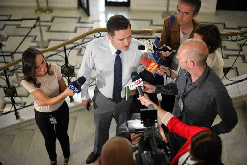 Adam Hofman gęsto tłumaczył się z mało eleganckich rozmów ze współpracownikami.