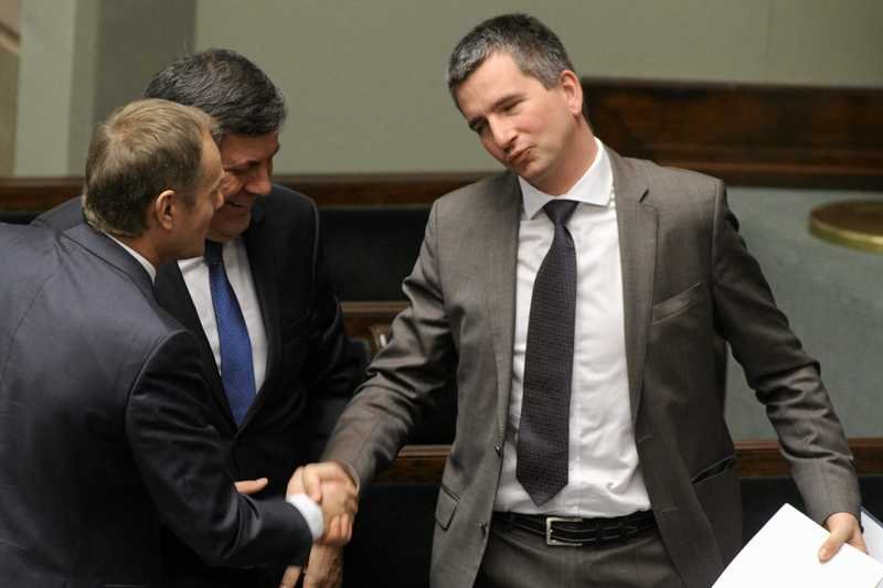 Ministerstwo Finansów wbrew premierowi Tuskowi nadal chce dodatkowego opodatkowania internetu.