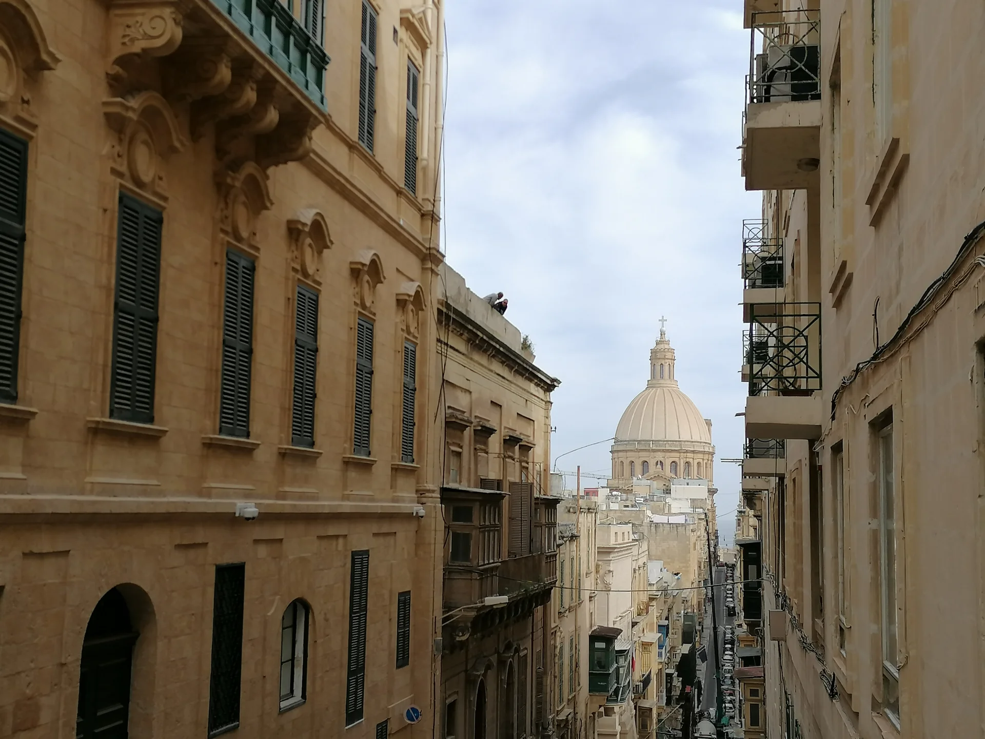 Malta zachwyca swoją architekturą, a Maltańczycy życzliwością i serdecznym sposobem bycia.