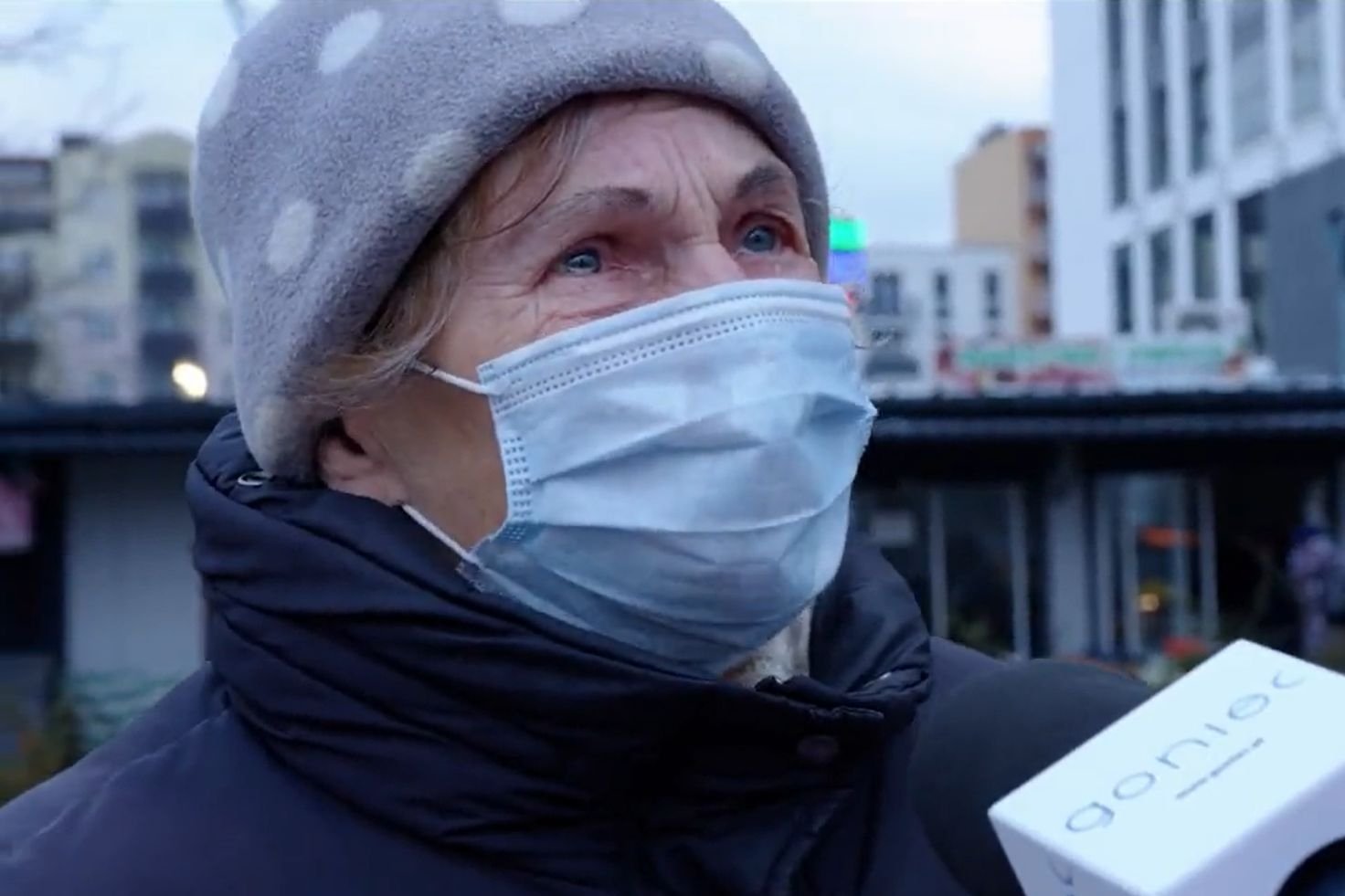 Seniorka rozpłakała się po pytaniu o życie w Polsce PiS.