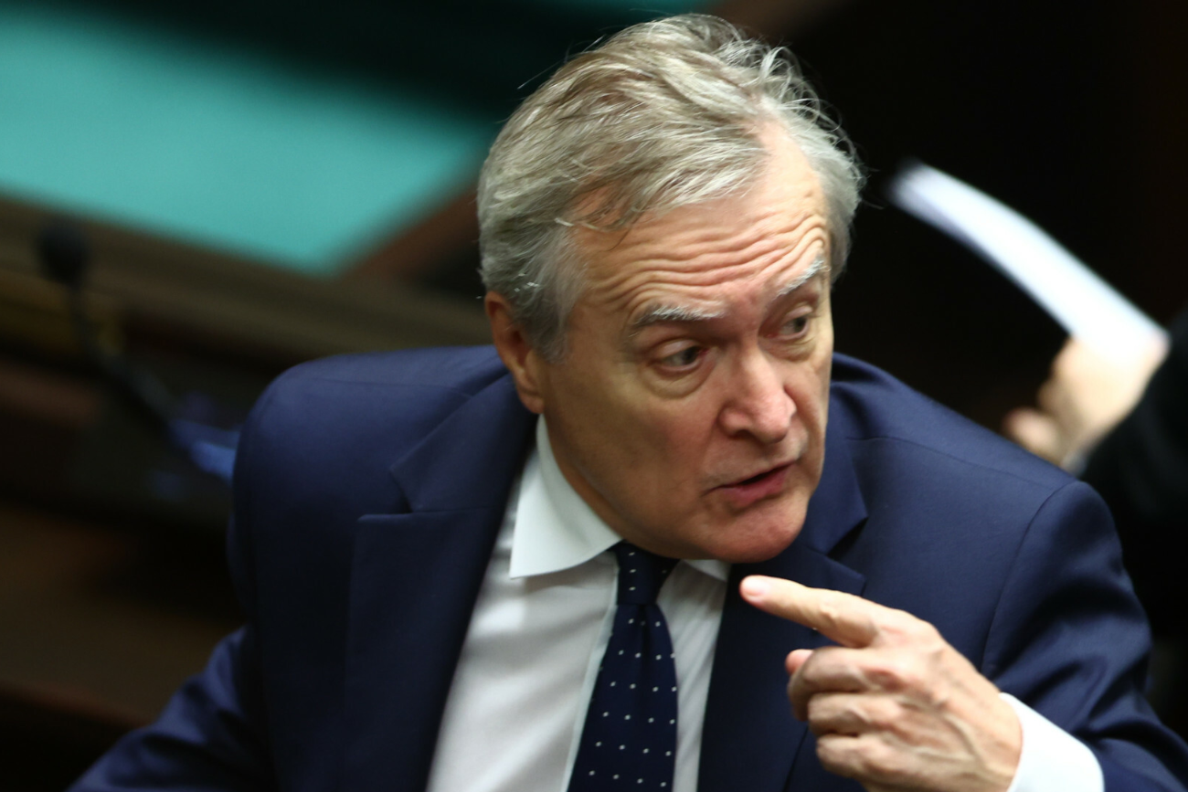 Gliński uciekał przed mediami w Sejmie i obraził dziennikarza. Poszło o TVP