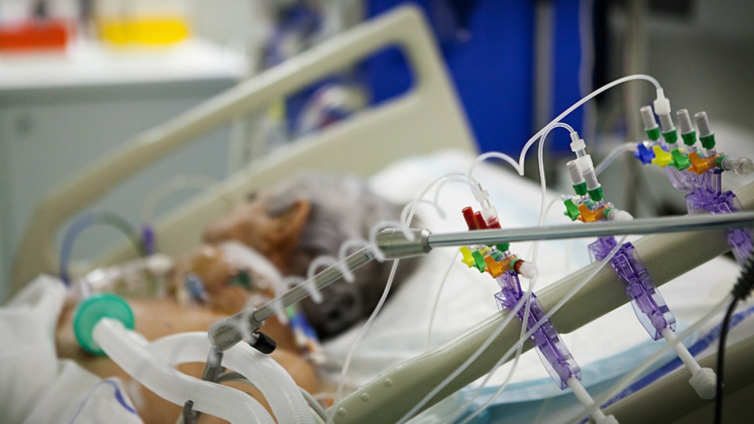 Pacjenci wentylowani mechanicznie w domu boją się, że po obniżce stawek za to świadczenie, z respiratorów będą musieli korzystać w szpitalu.