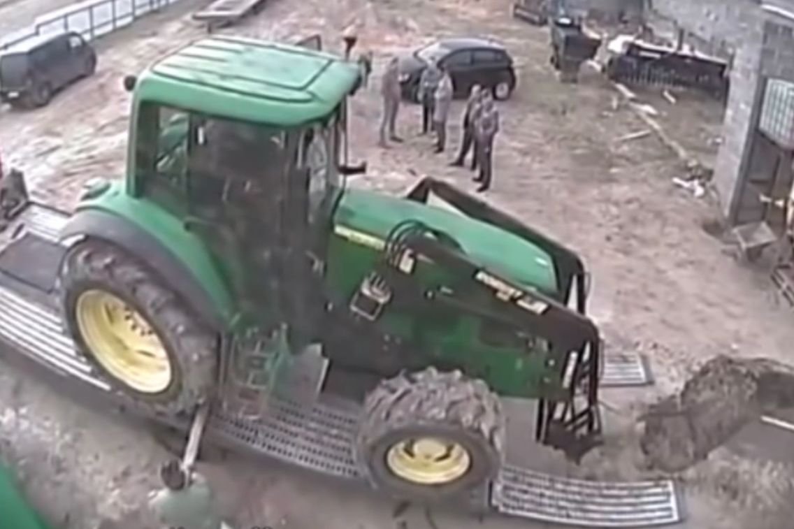 Od ciągnika rolnika spod Mławy wszystko się zaczęło. Asesor z Łodzi oszukał wiele osób, ale nie działał sam. Cała grupa stanie przed sądem.