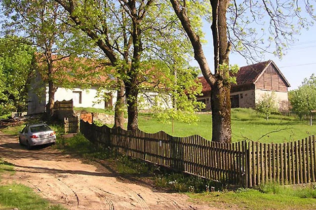Dom w Nowych Gutach nad Śniardwami albo trzypokojowe mieszkanie w Warszawie.