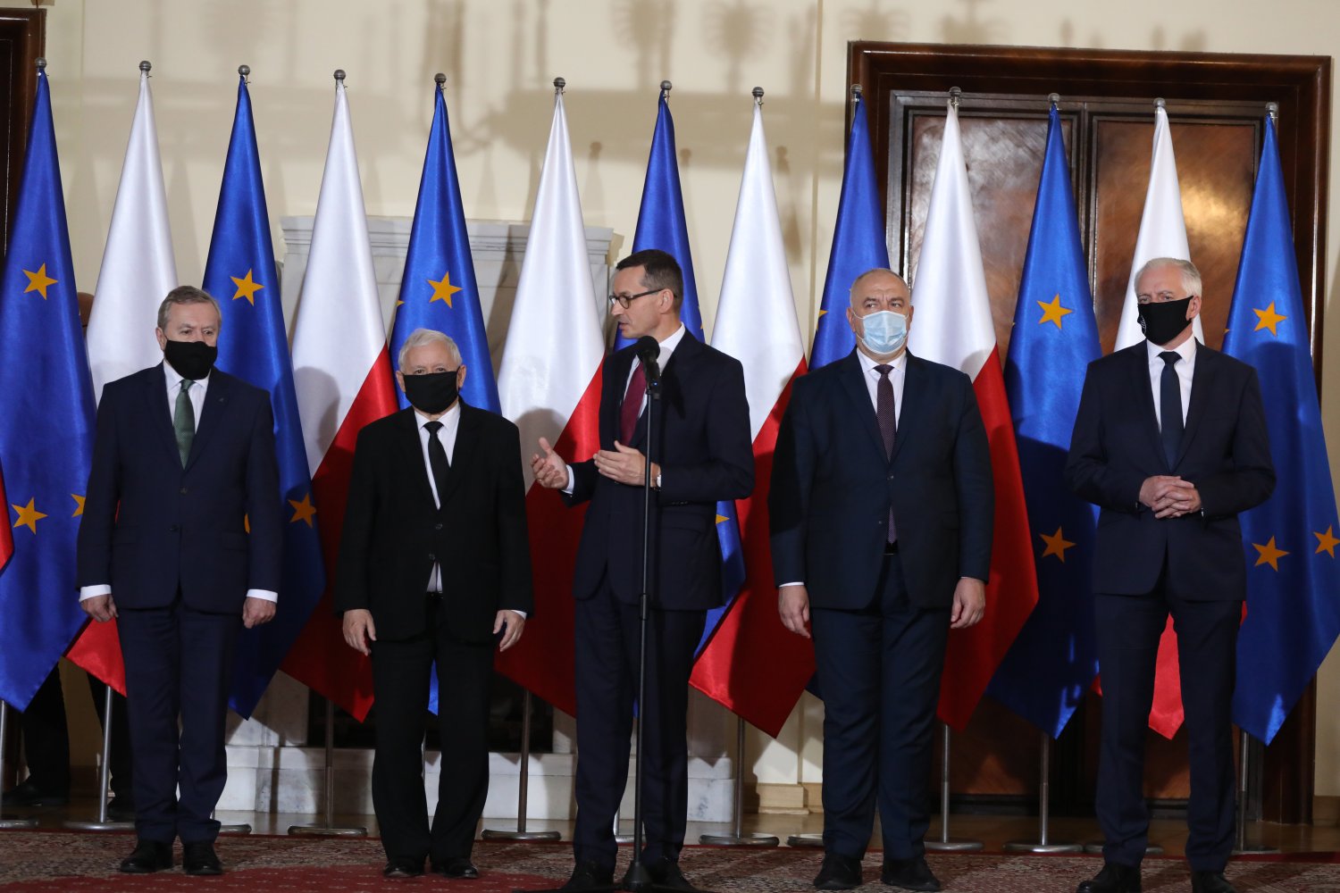 Zaprzysiężenie rządu zostanie przeniesione na inny termin.