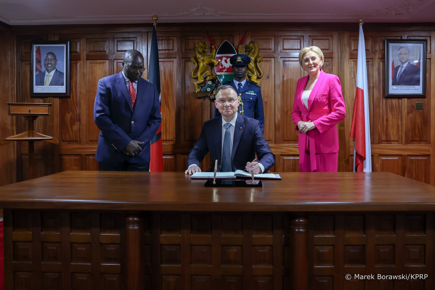 Zaskakujące przywitanie prezydenta w Kenii. Duda pojawił się na ścianie