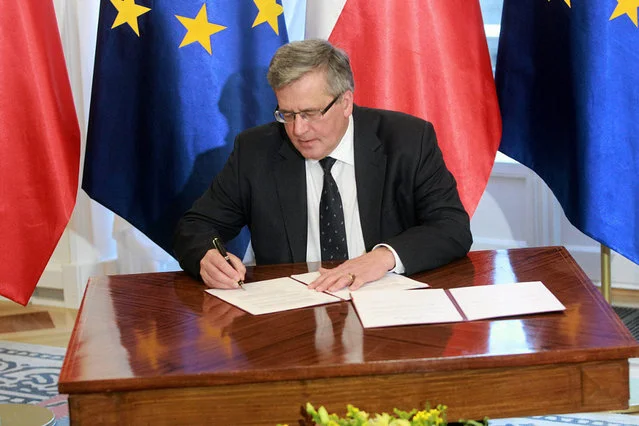 Bronisław Komorowski miał ekspresowo zająć się sprawą zięcia Ewy Kopacz