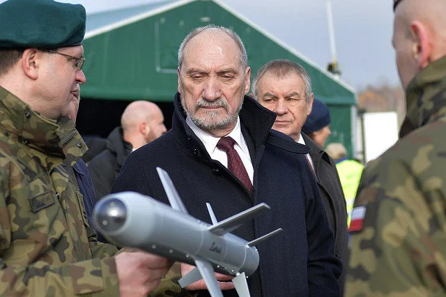 Antoni Macierewicz lubi gadżety.