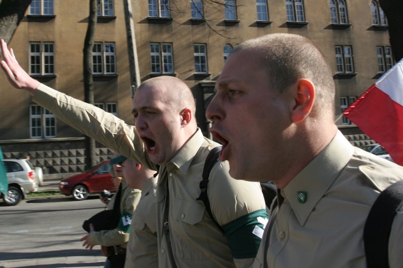 Narodowcy przez lata budowali wizerunek poważnych polityków, teraz wracają do brunatnych, antysemickich korzeni