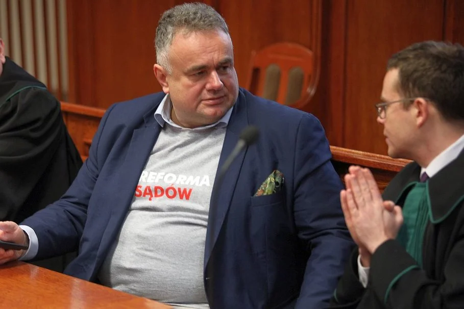 W kierowanej przez Tomasza Sakiewicza TV Republika niektórzy pracownicy mieli nie widzieć pieniędzy już od września.