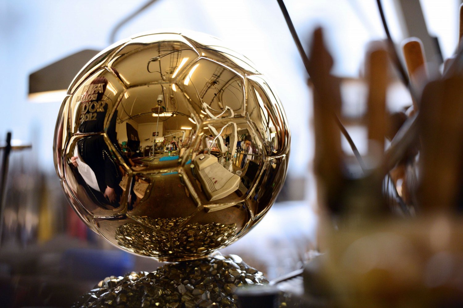 Złota Piłka dla najlepszego zawodnika w plebiscycie "France Football", w tym roku przyznana zostanie jedna nagroda