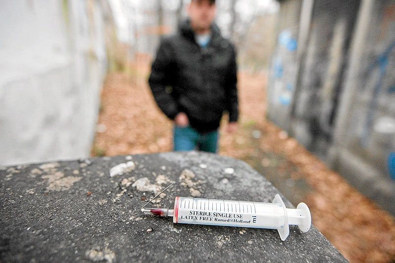 Pokoje iniekcyjne, tzw. "strzelnice" powinny być powszechne w Polsce tak, jak zaczynają być na Zachodzie? Narkotyki narkomanii powinni brać w bezpiecznych warunkach?