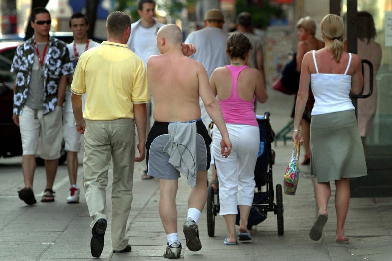 Estetyczne schamienie, czyli Polacy odsłaniają torsy. Czy są lepsze sposoby, aby radzić sobie z upałami?