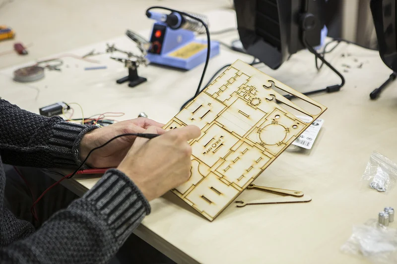 Dobroczynność ma również postać edukacji cyfrowej. W konkursie Dobroczyńca Roku nagrodzono szerzący taką wiedzę projekt FabLab powered by Orange