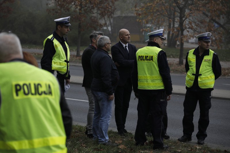 Policja i przedstawiciele ZDM na miejscu tragicznego wypadku na Sokratesa.
