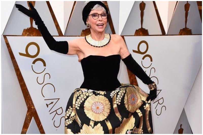 Rita Moreno na gali Oscarów 2018 w sukni sprzed lat.