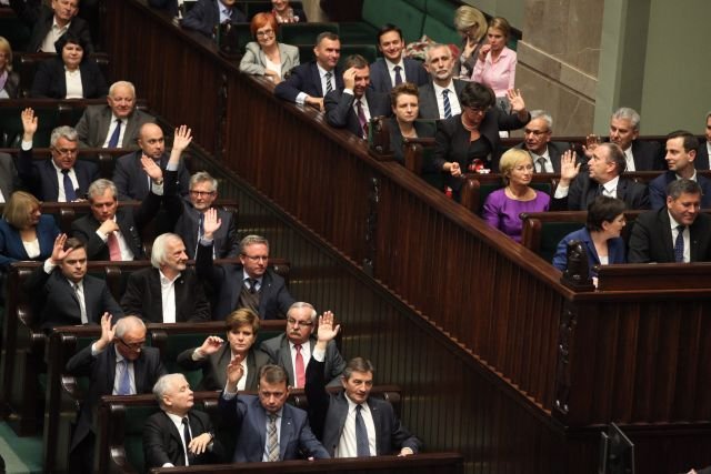 Posłowie popierają sejmowy związek zawodowy ponad podziałami.