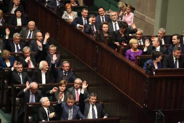 Posłowie popierają sejmowy związek zawodowy ponad podziałami.