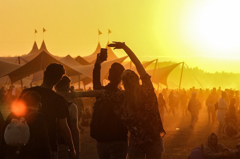 Tegoroczne lato jak co roku upływa pod znakiem największych muzycznych festiwali. Za nami Orange Warsaw Festival, a przed nami Open’er Festival Powered by Orange i Kraków Live Festival. Wśród gwiazd m.in. Miley Cyrus, Kylie Minogue i Post Malone