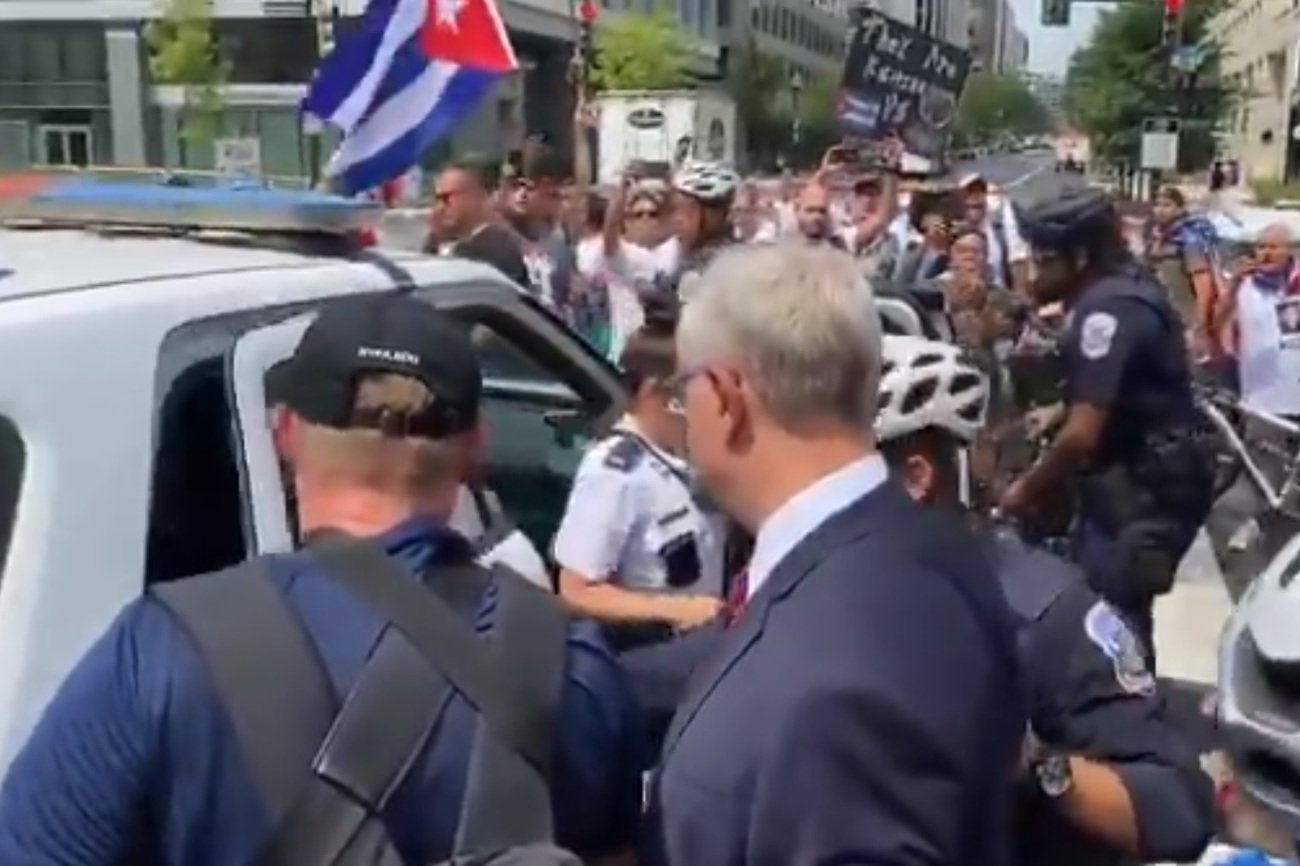 Marcin Wrona został przepędzony przez tłum protestujących Kubańczyków w USA.