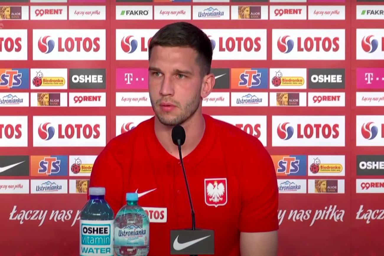 Jakub Świerczok na konferencji prasowej (screen).