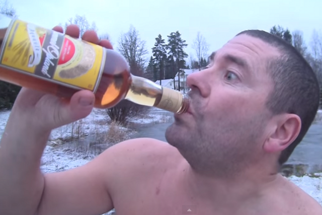 Apetor to szalony Norweg, który w oryginalny sposób jeździ na łyżwach