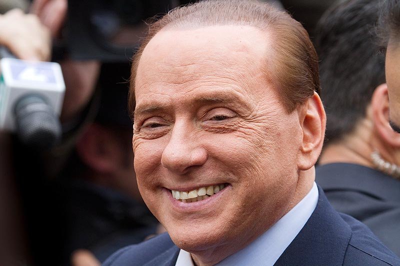 Silvio Berlusconi nie przejmuje się kompromitacją m.in. z imprezami bunga bunga i zapowiada powrót do polityki. Znowu chce być premierem Włoch.