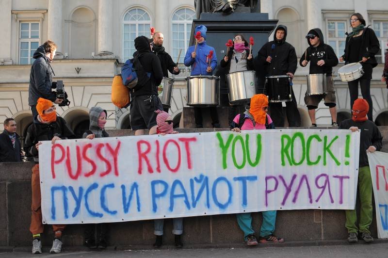 Warszawski protest przeciwko uwięzieniu Pussy Riot