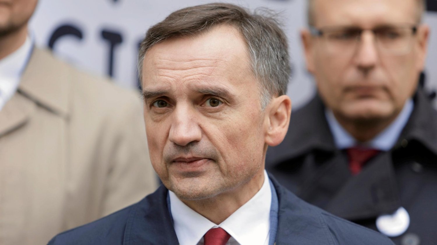 Pod nagraniem Ziobry zaroiło się od komentarzy. Ale nie takich reakcji oczekiwał Zbigniew Ziobro reaguje na oskarżenia. W sieci wrze