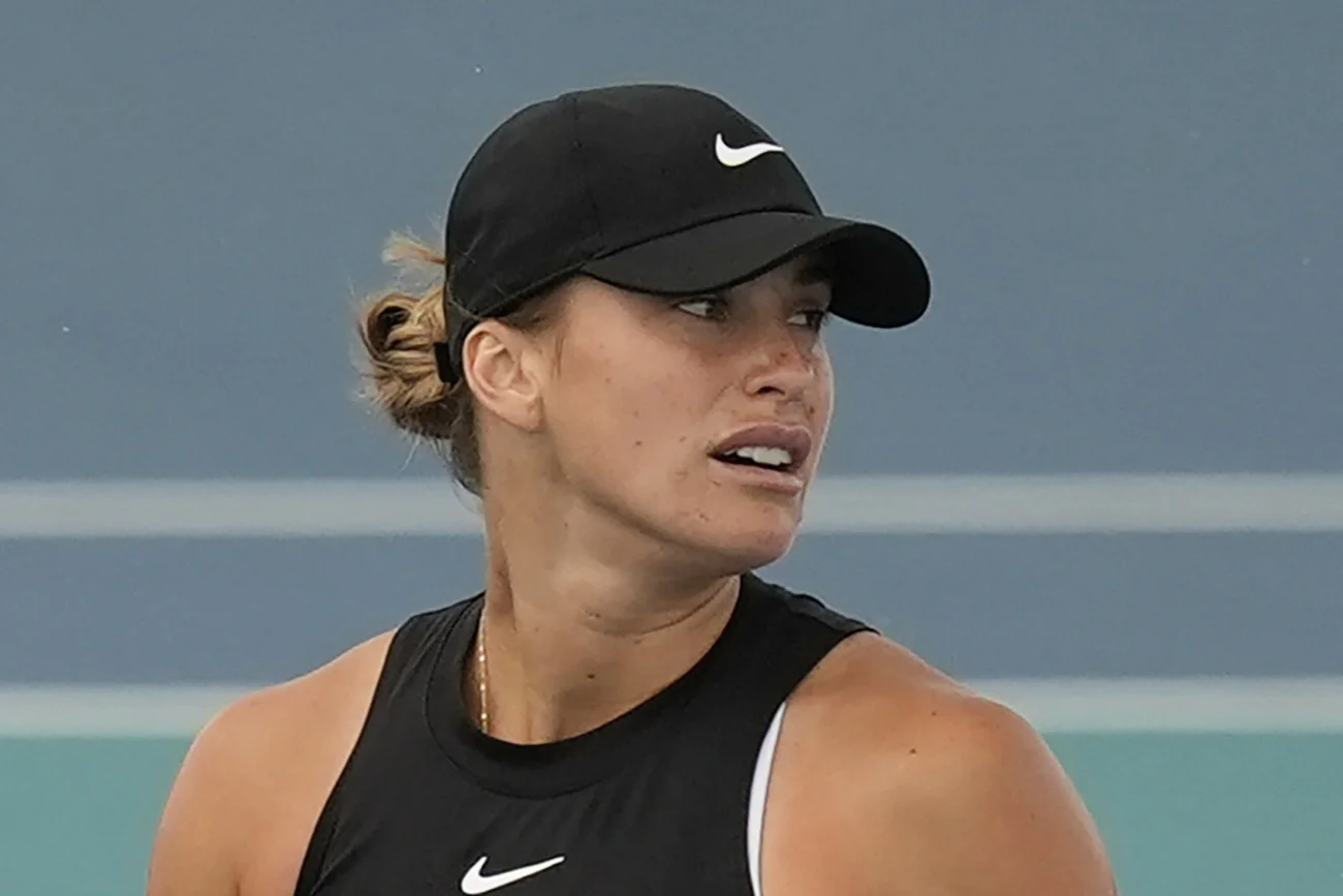 Aryna Sabalenka po czterech dniach od śmierci partnera pojawiła się na korcie w Miami. Tym gestem uczciła pamięć Konstantina Kolcowa. Aryna Sabalenka po czterech dniach od śmierci partnera pojawiła się na korcie w Miami. Tym gestem uczciła pamięć Konstantina Kolcowa.