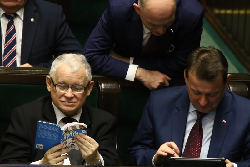 "Atlas kotów", który w Sejmie czytał prezes Jarosław Kaczyński, wylicytowano za ponad 250 tys. zł.