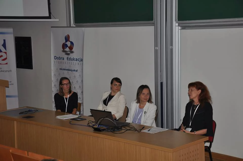 Aleksandra Skorupa, wicedyrektor Akademii Dobrej Edukacji w Warszawie, Katarzyna Kichler, dyrektor Poradni Akademii Dobrej Edukacji, Katarzyna Hall, prezes Stowarzyszenia Dobra Edukacja i Anna Florek, dyrektor Akademii Dobrej Edukacji w Gdańsku
