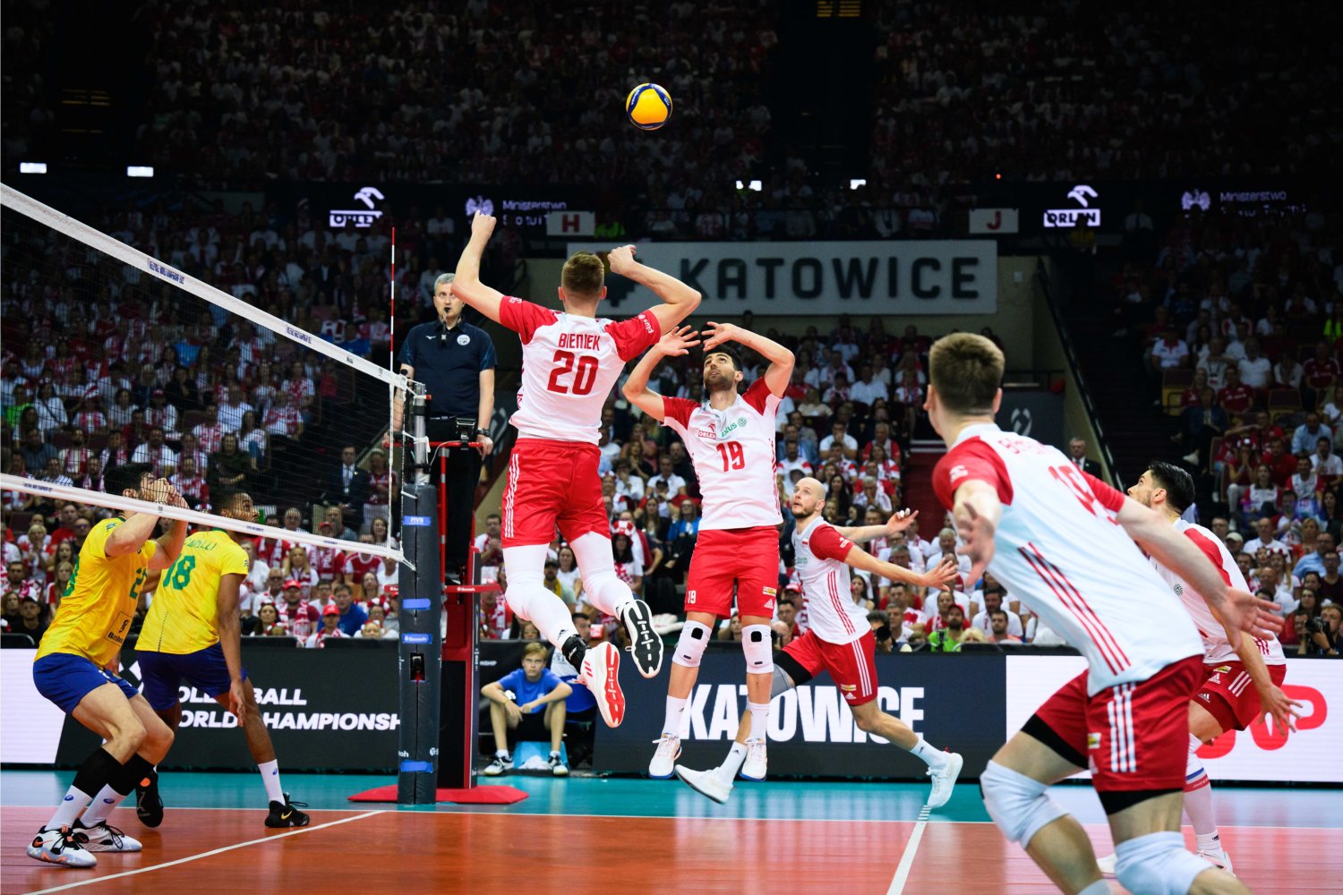 Idźcie po swoje marzenia i wygrajcie to złoto. Nikt nie zasłużył bardziej, niż Polacy